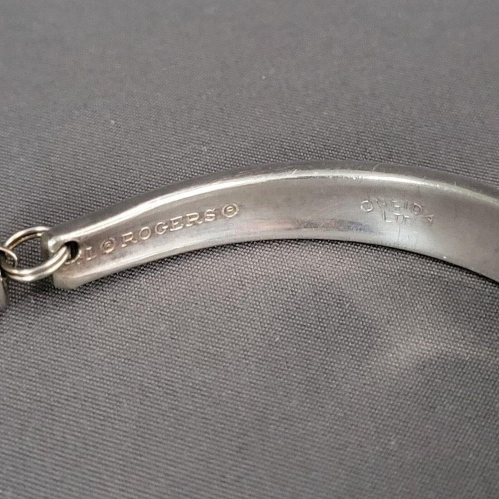 Rogers Signed Silver Tone Utensil Fashion Bracelet Lock Key Charm 5 3/4 in - Picture 4 of 6